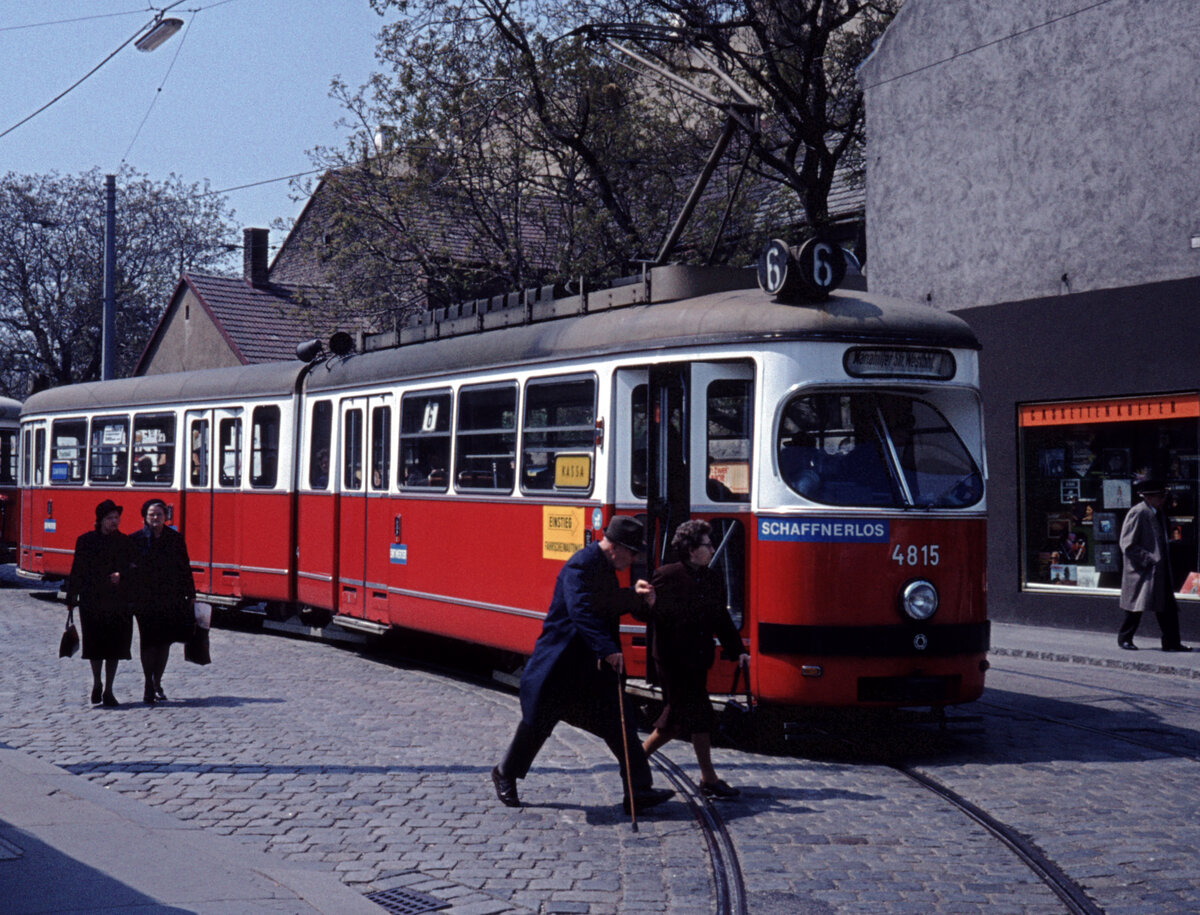 Wien Wiener Stadtwerke-Verkehrsbetriebe (WVB) SL 6 (E1 4815 (Lohnerwerke 1972)) XI, Simmering, Gottschalkgasse / Simmeringer Hauptstraße (Endstation) am 3. Mai 1976. - Scan eines Diapositivs. Kamera: Leica CL.
