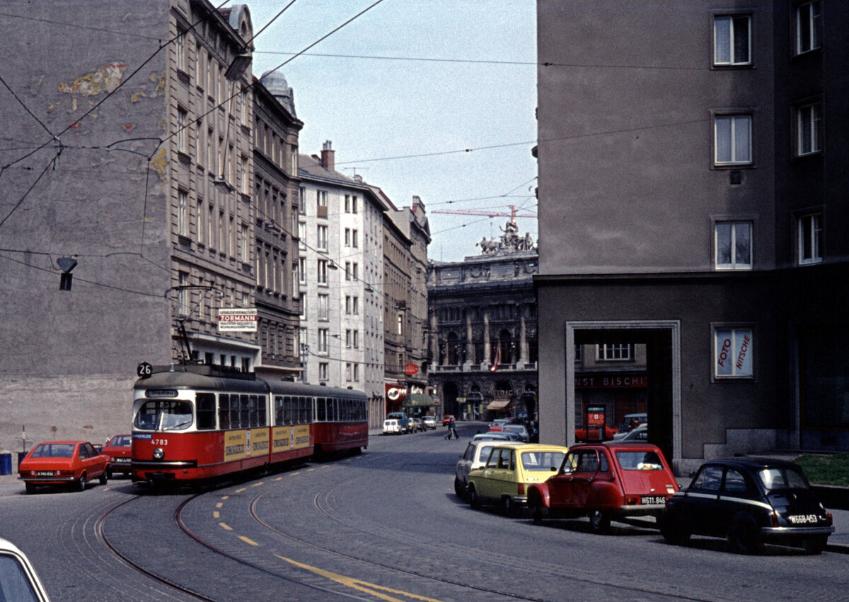 Wien Wiener Stadtwerke-Verkehrsbetriebe (WVB) SL 26 (E1 4783 (SGP 1972)) II, Leopoldstadt, Gredlerstraße am 2. Mai 1976. - Scan eines Diapositivs. Kamera: Leica CL.