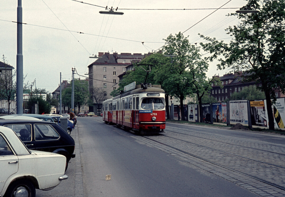Wien Wiener Stadtwerke-Verkehrsbetriebe (WVB) SL 49 (E1 4759 (SGP 1971)) XIV, Penzing, Hütteldorf, Linzer Straßee am 2. Mai 1976. - Scan eines Diapositivs. Kamera: Leica CL.