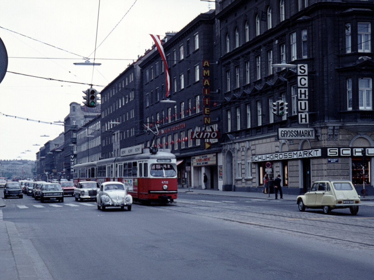 Wien Wiener Stadtwerke-Verkehrsbetriebe (WVB) SL 167 (E1 4722 (SGP 1969)) X, Favoriten, Laxenburger Straße / Landgutgasse am 2. Mai 1976. - Scan eines Diapositivs. Kamera: Leica CL.