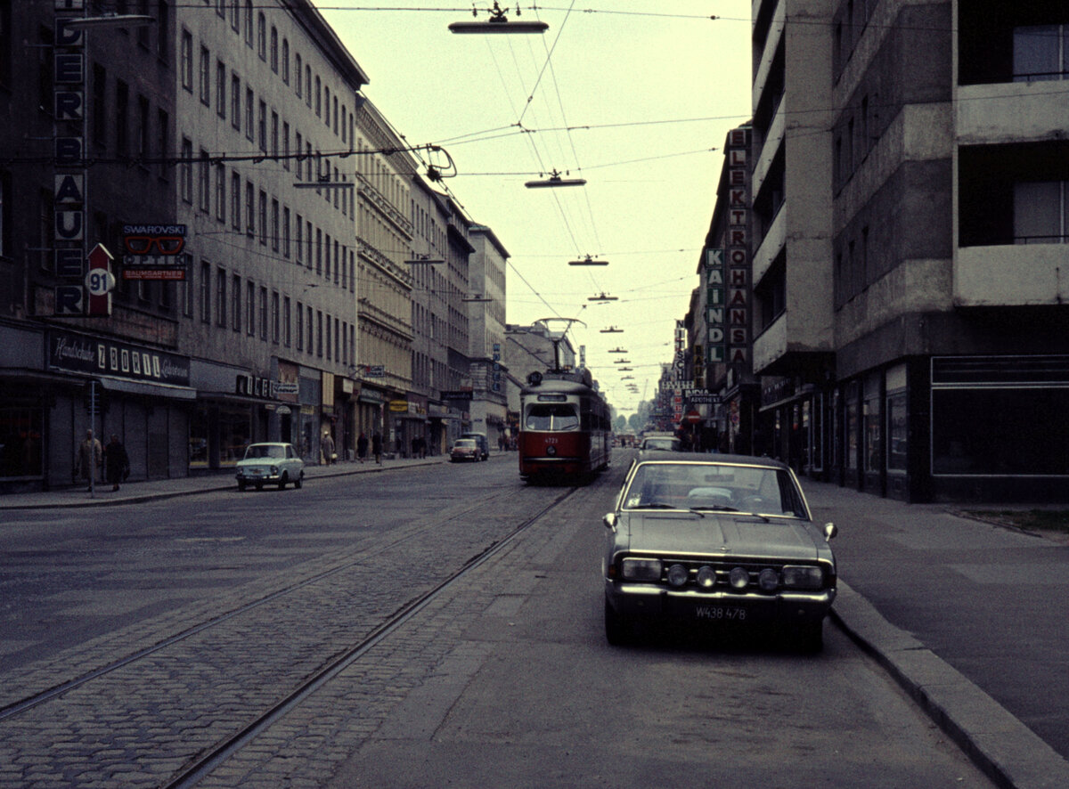 Wien Wiener Stadtwerke-Verkehrsbetriebe (WVB) SL 167 (E1 4723 (SGP 1969)) X, Favoriten, Favoritenstraße / Johannitergasse am 2. Mai 1976. - Scan eines Diapositivs. Kamera: Leica CL.