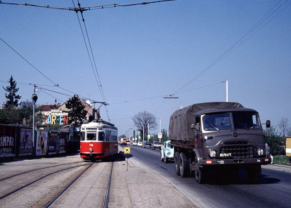Wien Wiener Stadtwerke-Verkehrsbetriebe (WVB) SL 331 (F 738 (SGP 1954)) XXI, Floridsdorf, Großjedlersdorf, Brünner Straße am 30. April 1976. - Scan eines Diapositivs. Kamera: Leica CL.