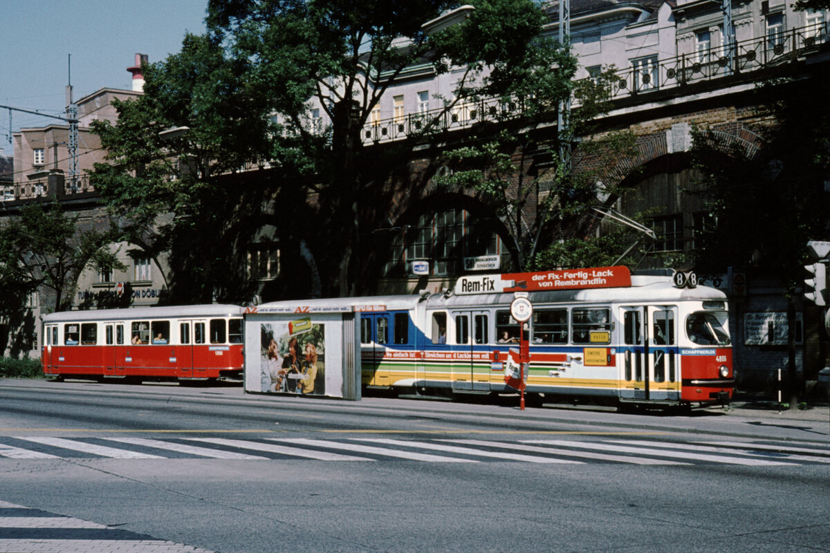 Wien Wiener Stadtwerke-Verkehrsbetriebe (WVB) SL 8 (E1 4806 + c4 1350 (SGP 1973 bzw. Bombardier-Rotax 1976)) IX, Döbling, Döblinger Gürtel / Döblinger Hauptstraße / Stadtbahn Nußdorfer Straße im Juli 1977. - Scan eines Diapositivs. Kamera: Leica CL.