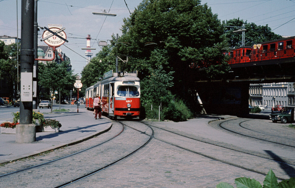 Wien Wiener Stadtwerke-Verkehrsbetriebe (WVB) SL 8 (E1 4847 (SGP 1975)) XVIII, Währing, Währinger Gürtel / (Straßenbahnbetriebs-) Bahnhof Gürtel im Juli 1977. - Scan eines Diapositivs. Kamera: Leica CL.