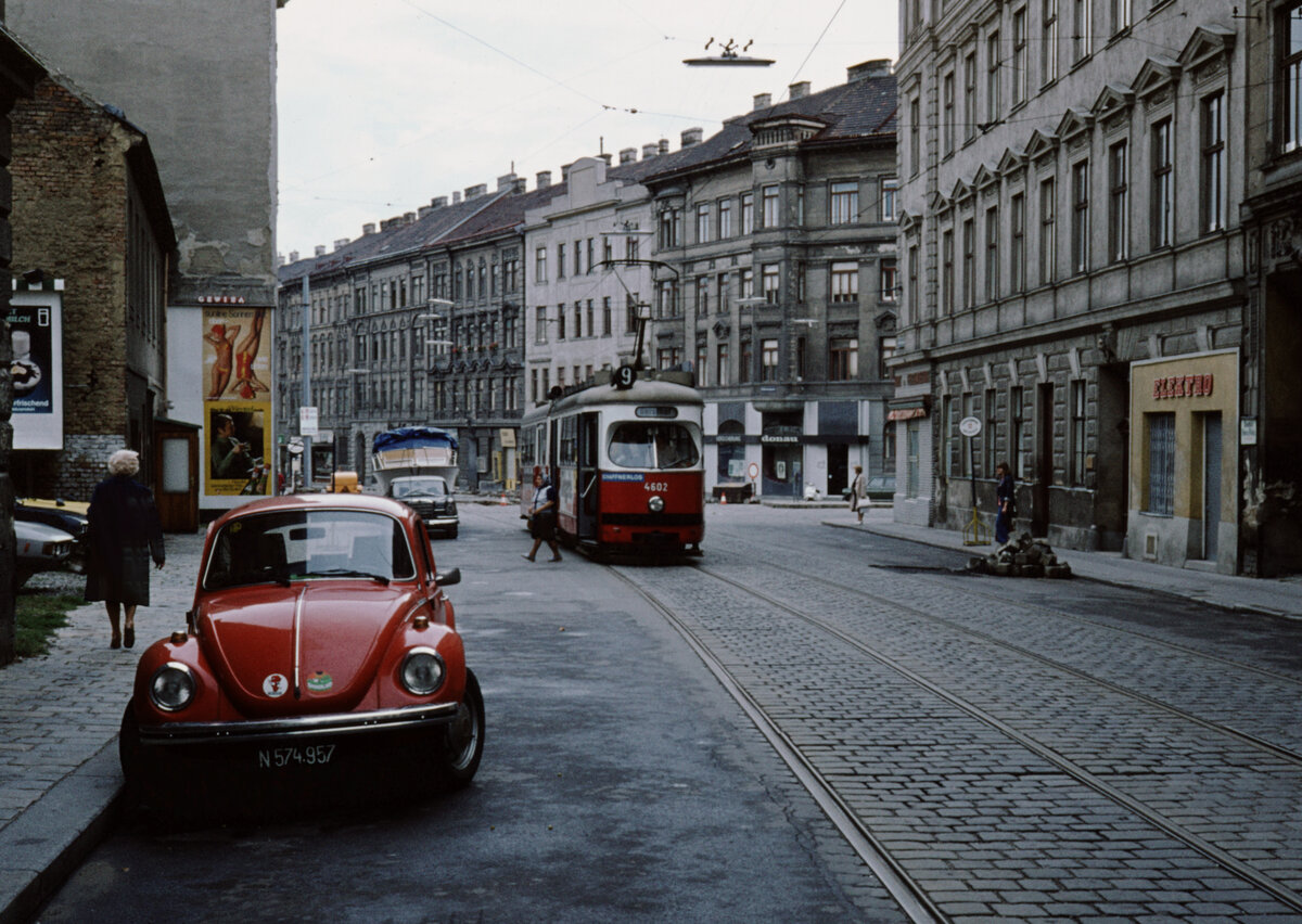 Wien Wiener Stadtwerke-Verkehrsbetriebe (WVB) SL 9 (E 4602 (SGP 1961; 1964 umnum. aus 4442)) XVII, Hernals, Hormayrgasse im Juli 1977. - Scan eines Diapositivs. Kamera: Leica CL.