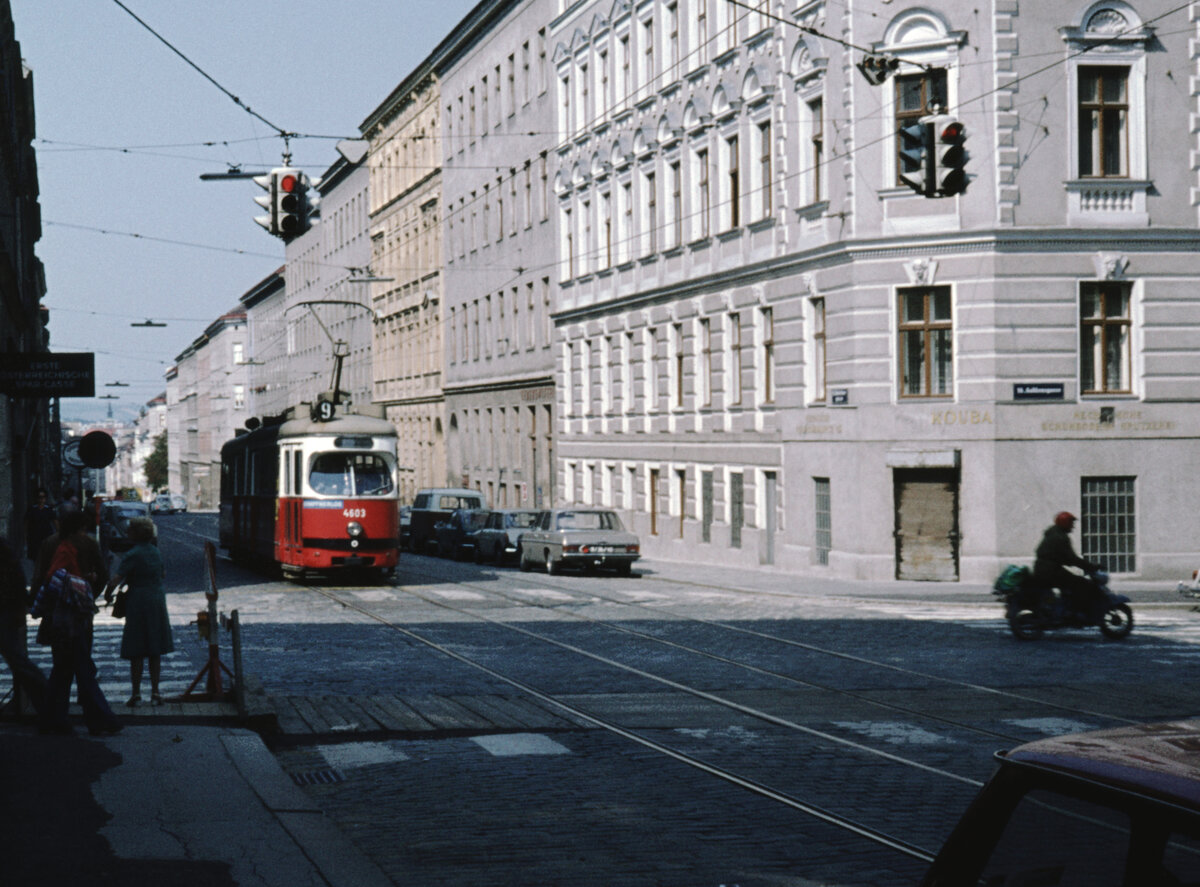 Wien Wiener Stadtwerke-Verkehrsbetriebe (WVB) SL 9 (E 4603 (SGP 1961; 1964 umnum. aus 4443) XVI, Ottakring, Habichergasse / Gablenzgasse im Juli 1977. - Scan eines Diapositivs. Kamera: Leica CL.