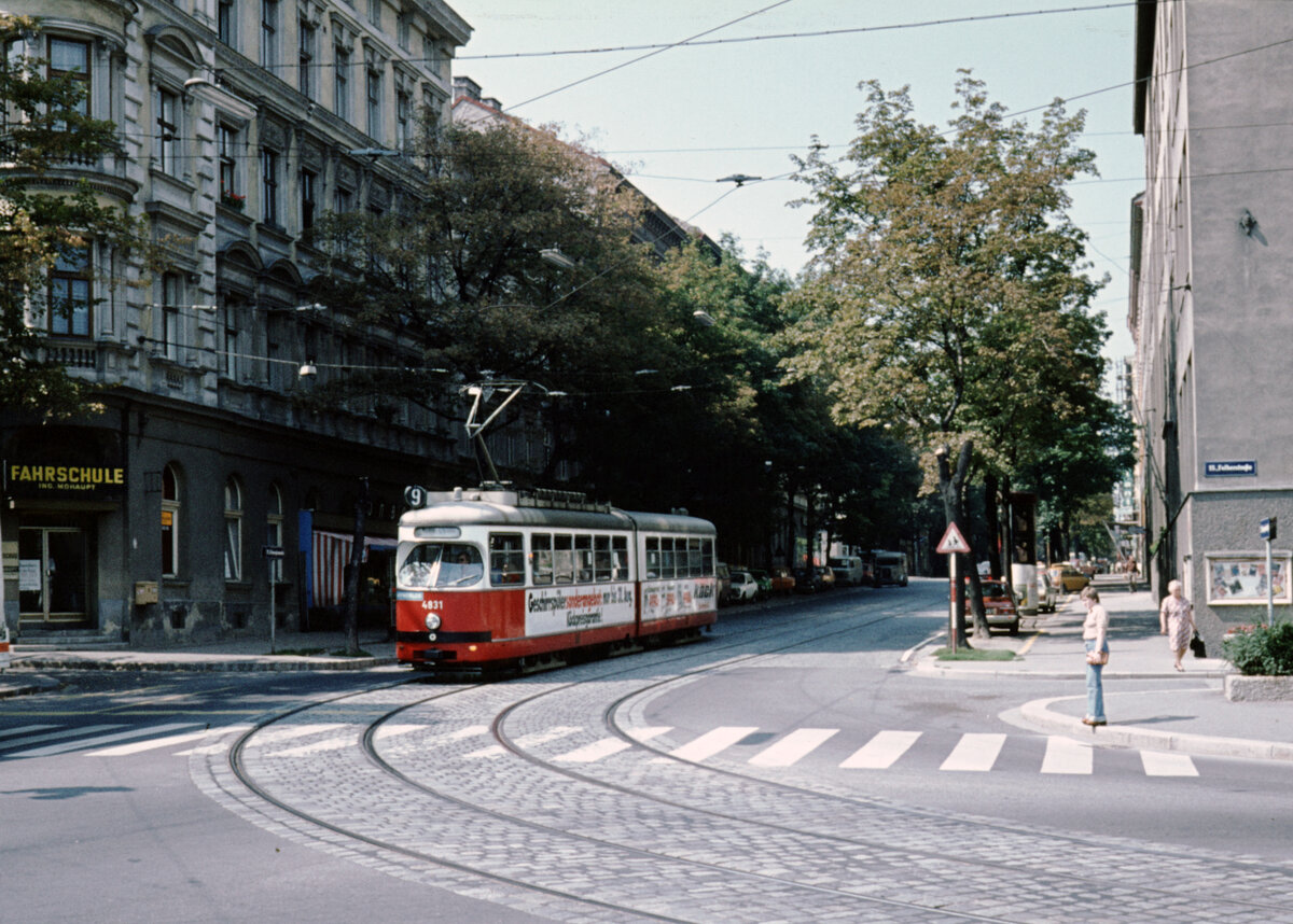 Wien Wiener Stadtwerke-Verkehrsbetriebe (WVB) SL 9 (E1 4831 (SGP 1974)) XV, Rudolfsheim-Fünfhaus, Schweglerstraße / Felberstraße im Juli 1977. - Scan eines Diapositivs. Kamera: Leica CL.
