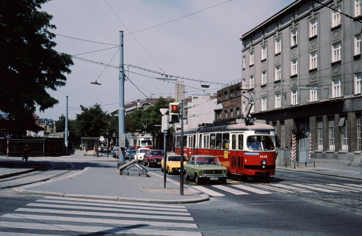 Wien Wiener Stadtwerke-Verkehrsbetriebe (WVB) SL 10 (E 4448 (Lohnerwerke 1964)) XVI, Ottakring, Sandleitengasse / Wilhelminenstraße im Juli 1977. - Scan eines Diapositivs. Kamera: Leica CL.