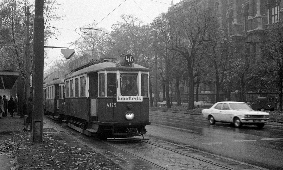 Wien Wiener Verkehrsbetriebe Allerheiligenverkehr 1975: M 4129 als SL 46Z Burgring / Bellariastraße am 1. November 1975. - Scan von einem S/W-Negativ. Film: Kodak Tri X Pan. Kamera: Kodak Retina Automatic II.