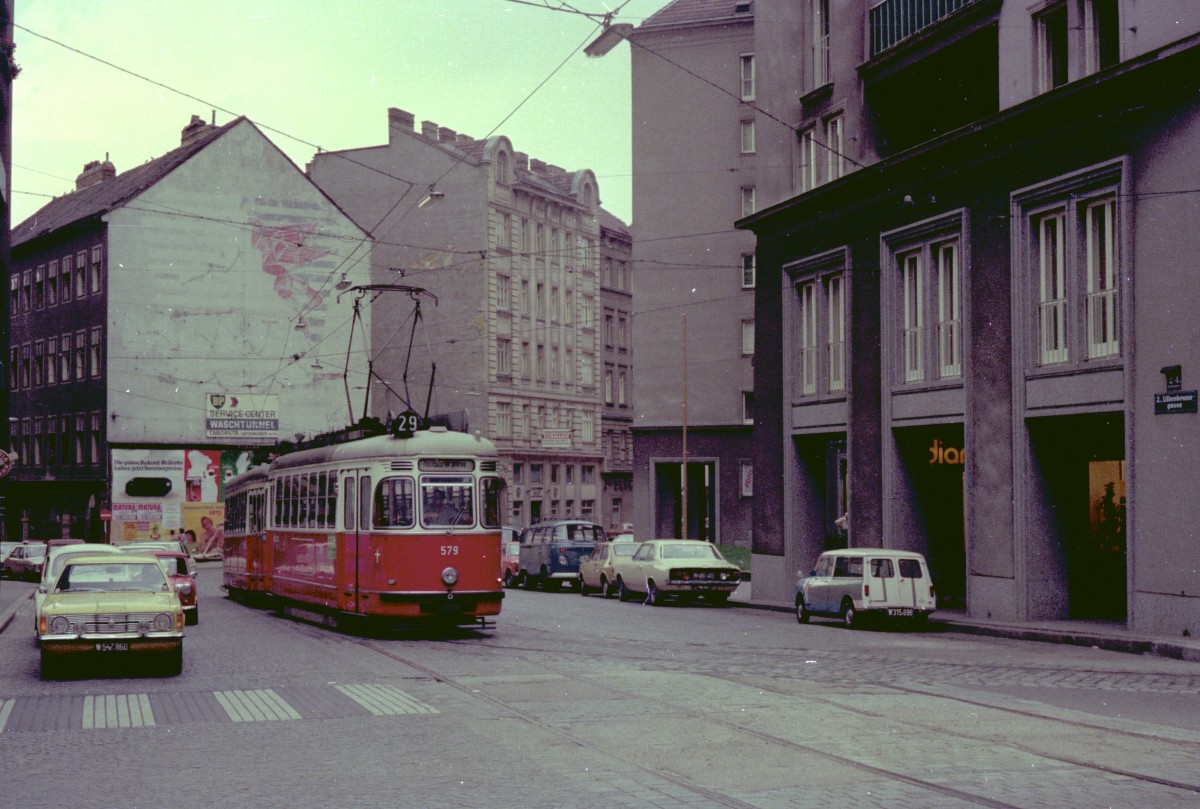 Wien Wiener Verkehrsbetriebe SL 29 (L4 579 (SGP (SGP 1961) + l3) Lilienbrunngasse im Juli 1975. - Scan von einem Farbnegativ. Film: Kodacolor II. Kamera: Kodak Retina Automatic II.