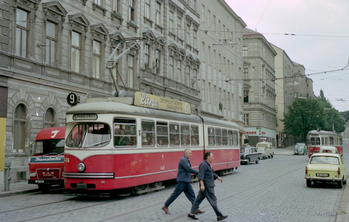 Wien Wiener Verkehrsbetriebe SL 9 (E 4436, Lohner 1963) Kreuzgasse / Sommarugagasse am 21. Juli 1974. - Scan von einem Farbnegativ. Film: Kodacolor II. Kamera: Kodak Retina Automaic II.