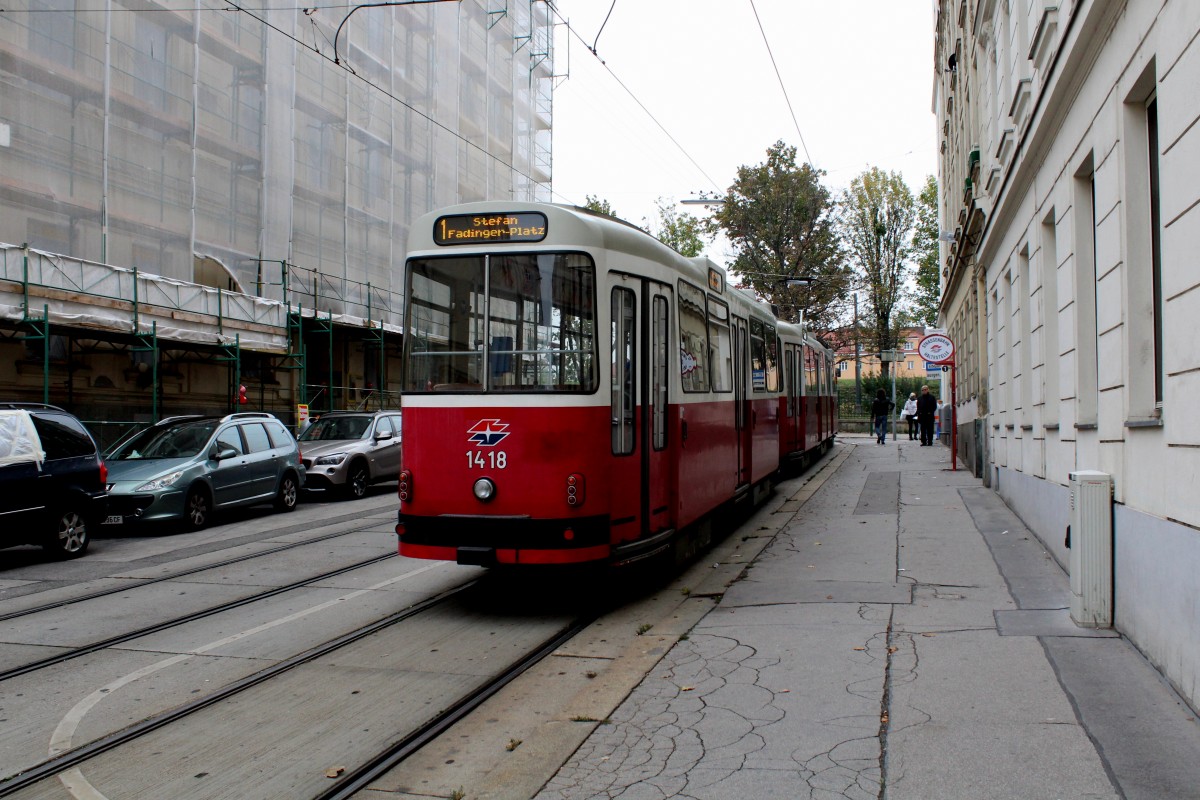 Wien  WL SL 1 (c5 1418 (Rotax 1978) + E2 4018 (SGP 1978)) Knöllgasse / Windtenstraße (Hst. Windtenstraße) am 11. Oktober 2015.