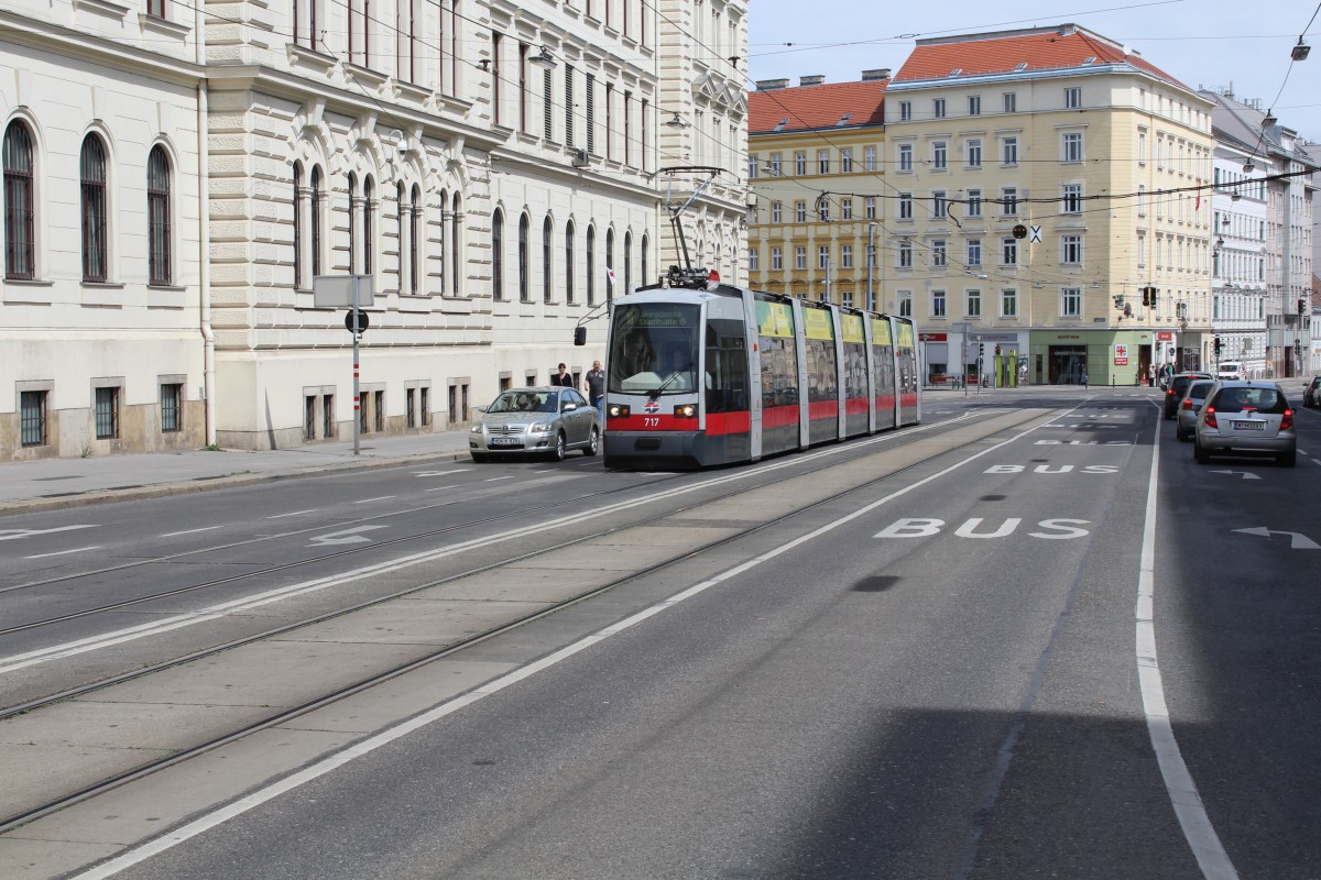 Wien WL SL 18 (B1 717) Landstrasser Hauptstrasse am 1. Mai 2015.