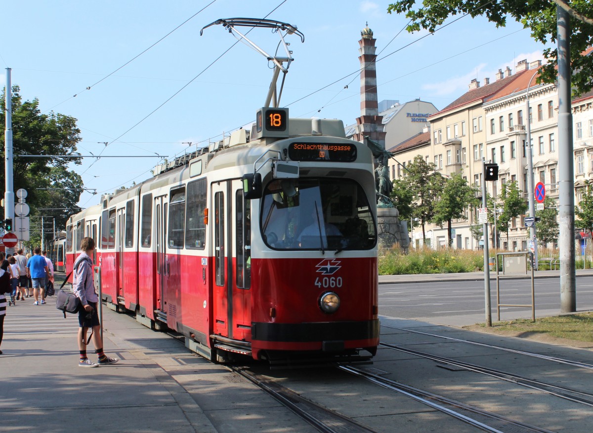 Wien WL SL 18 (E2 4060) Neubaugürtel / Felberstraße am 1. Juli 2015.
