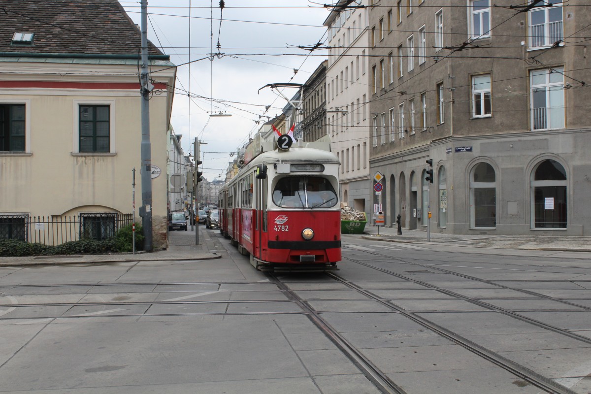 Wien WL SL 2 (E1 4782) Taborstrasse / Am Tabor am 2. Mai 2015. 