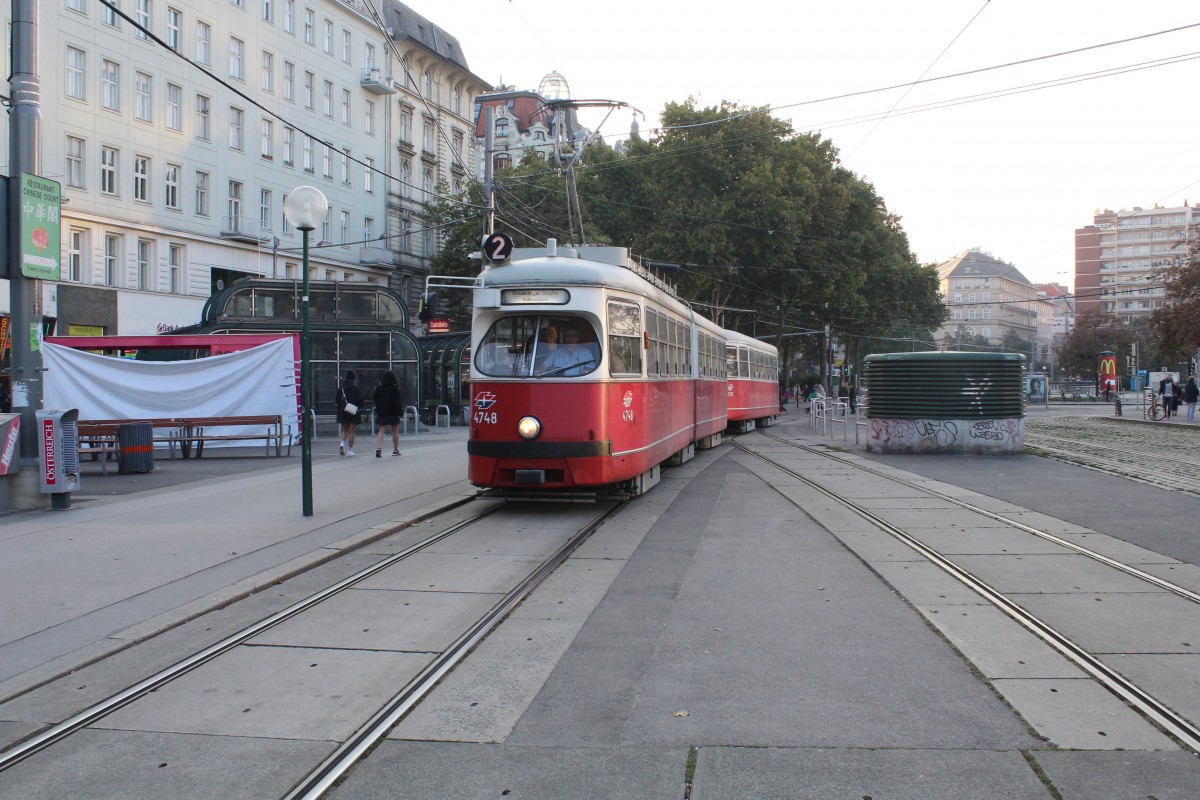 Wien WL SL 2 (E1 4748 + c4 1302) Schwedenplatz am 12. Oktober 2015.