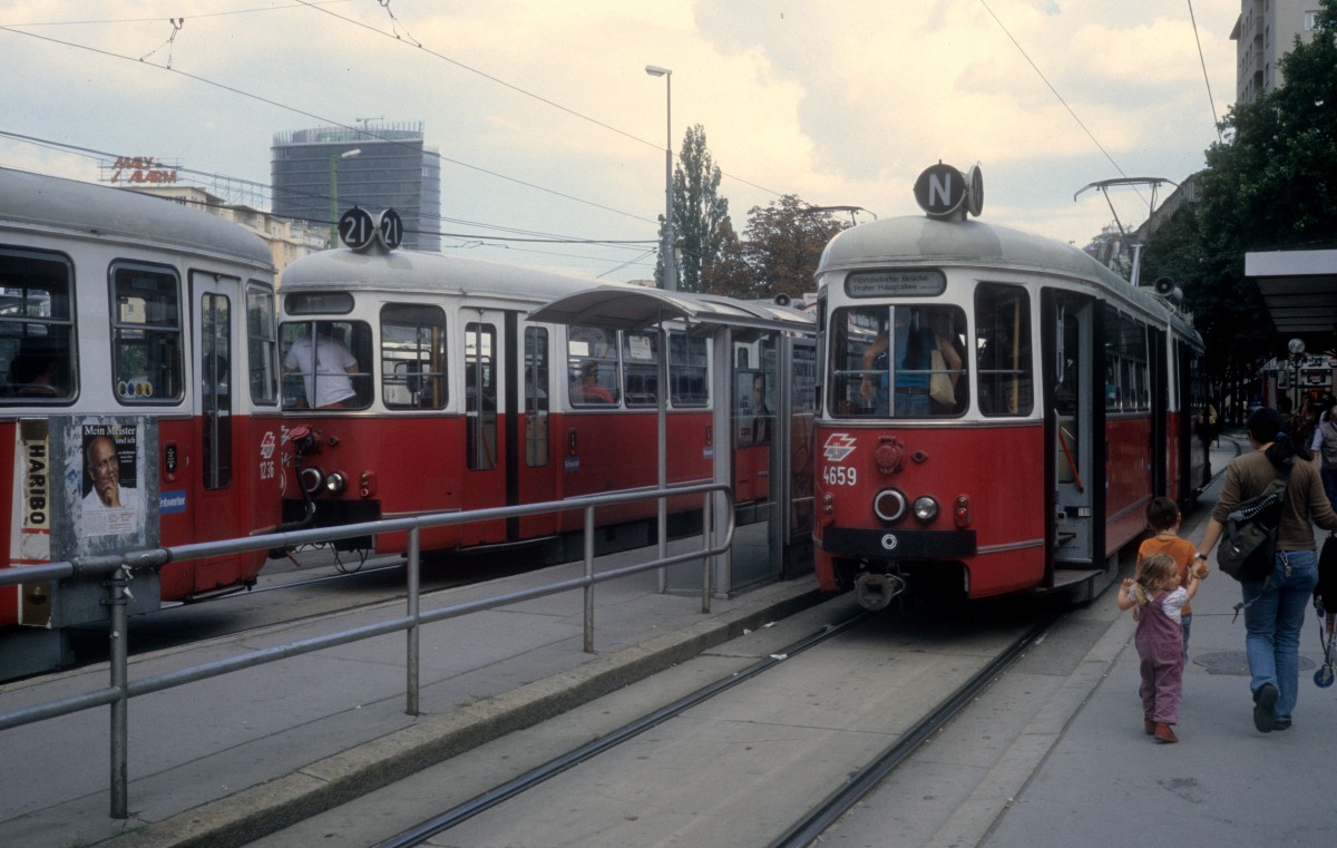 Wien WL SL 21 (c3 1236 + E1) / SL N (E1 4659) Schwedenplatz im Juli 2005.