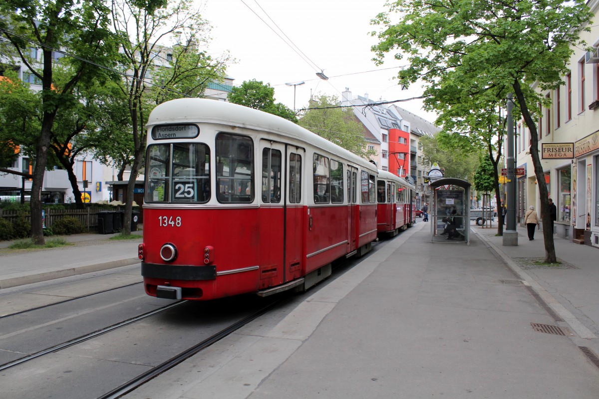 Wien WL SL 25 (c4 1348 + E1 4794) Hossplatz am 1. Mai 2015.