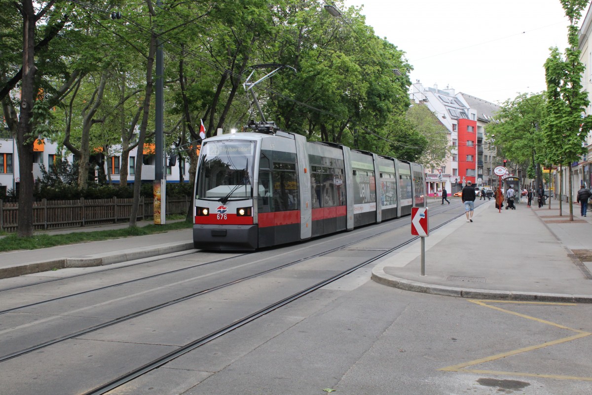 Wien WL SL 26 (B 676) Hossplatz am 1. Mai 2015.