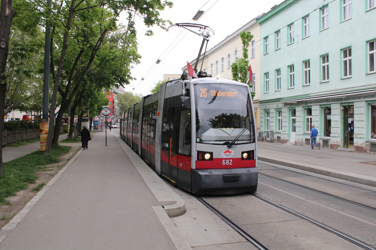 Wien WL SL 26 (B 682) Hossplatz am 1. Mai 2015.