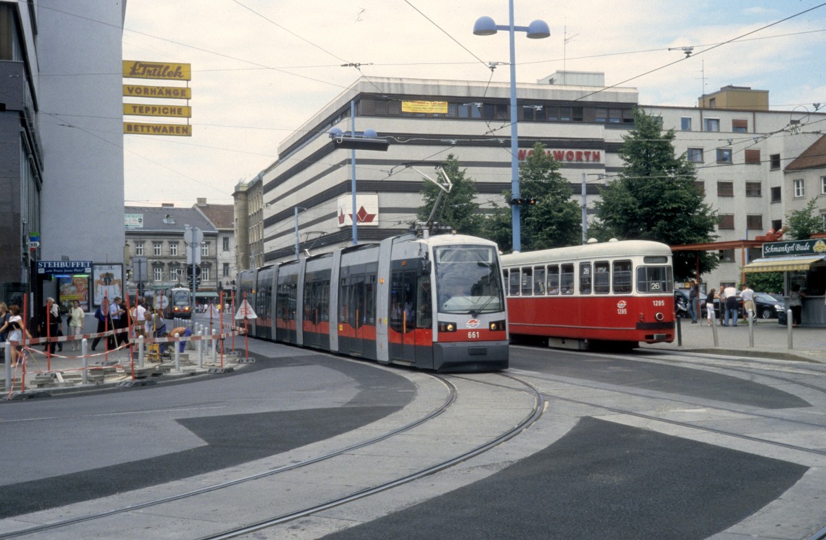 Wien WL SL 31 (B 661) / SL 26 (c3 1285) Floridsdorf, Schlosshofer Strasse / Franz-Jonas-Platz im Juli 2005.