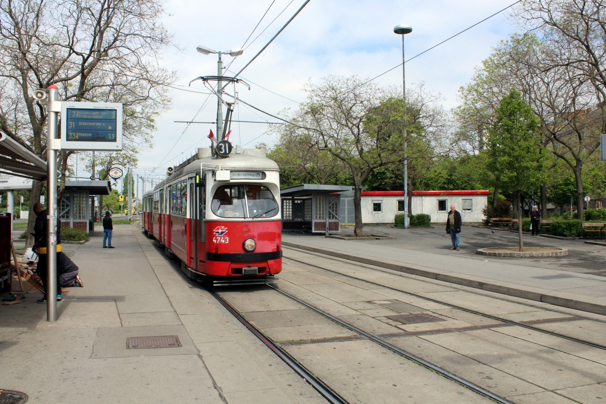Wien WL SL 31 (E1 4743) Friedrich-Engels-Platz am 2. Mai 2015.