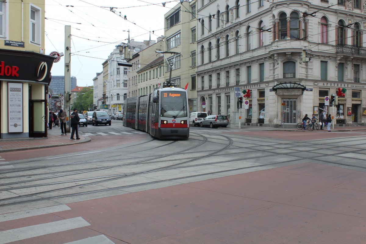 Wien WL SL 33 (A 2) Jägerstrasse / Wallensteinplatz am 2. Mai 2015.