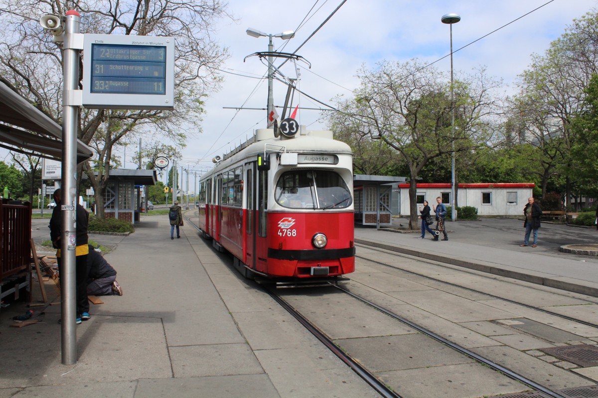 Wien WL SL 33 (E1 4768) Friedrich-Engels-Platz am 2. Mai 2015.