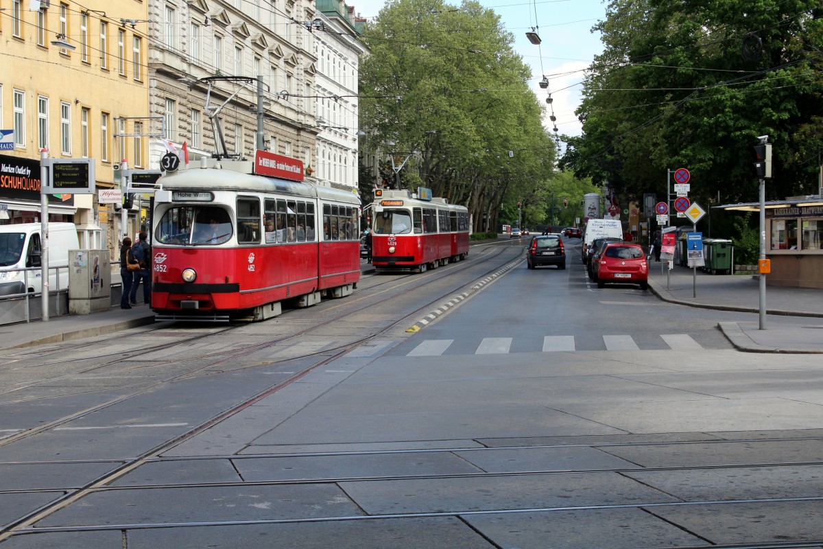 Wien WL SL 37 (E1 4852) / SL 41 (E2 4029) Währinger Strasse / Nussdorfer Strasse (Hst. Spitalgasse / Währinger Strasse) am 2. Mai 2015.