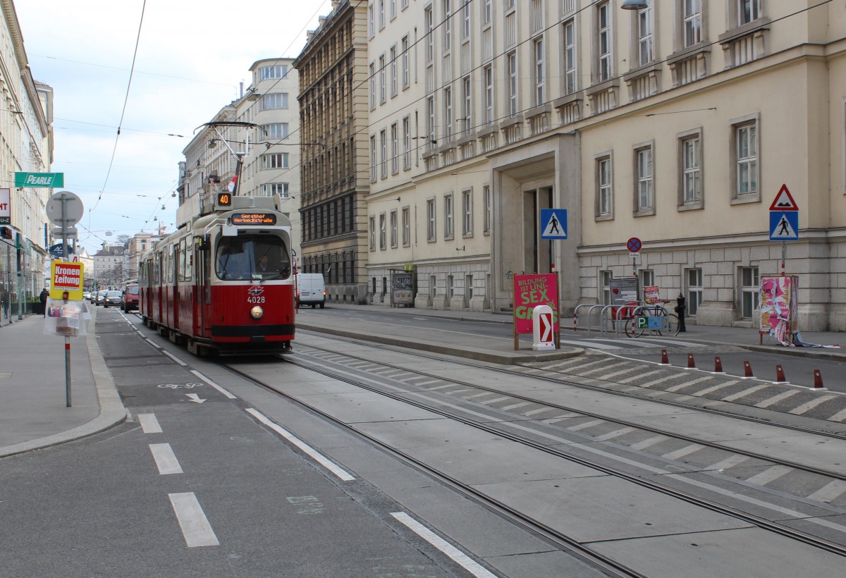 Wien WL SL 40 (E2 4028) Währinger Strasse / Thurngasse am 2. Mai 2015.