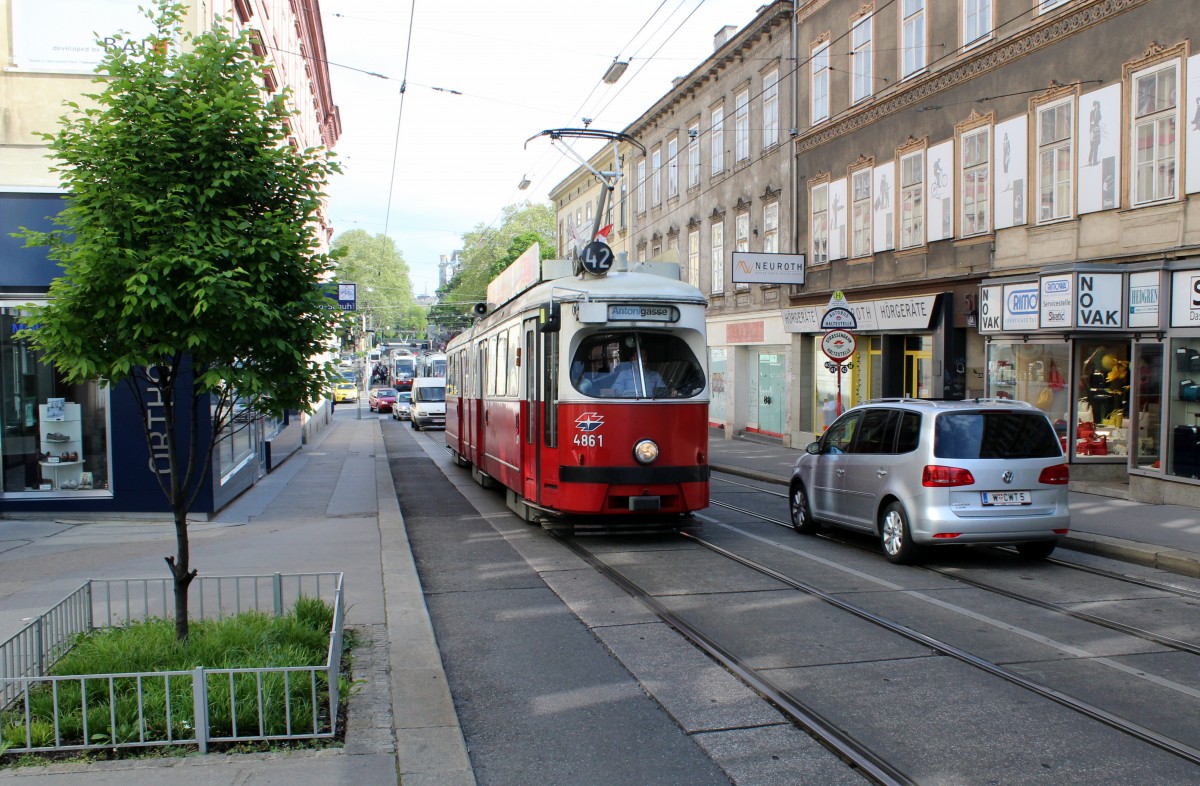 Wien WL SL 42 (E1 4861) Währinger Strasse am 2. Mai 2015.