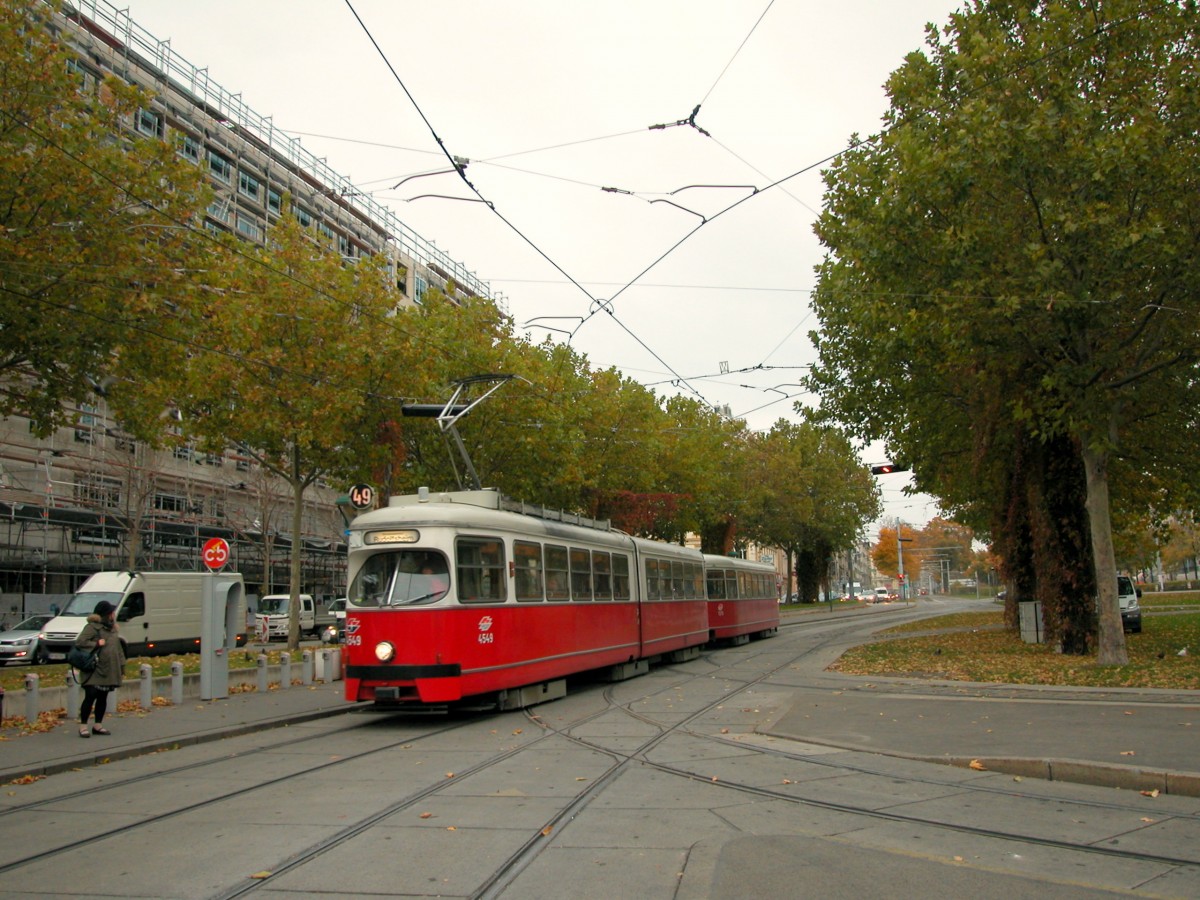 Wien WL SL 49 (E1 4549) Neubaugürtel / Westbahnhof am 20. Oktober 2010.