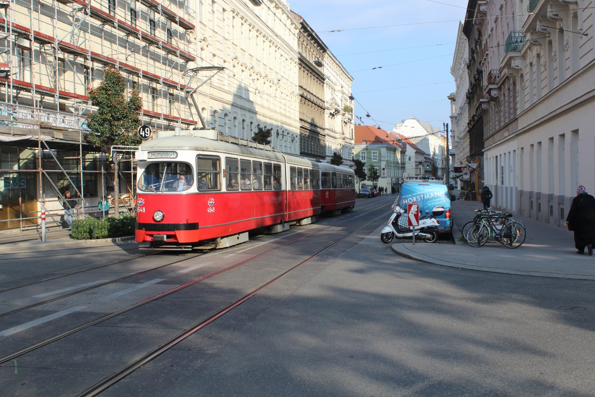 Wien WL SL 49 (E1 4549 + c4 1361) Westbahnstraße am 12. Oktober 2015.