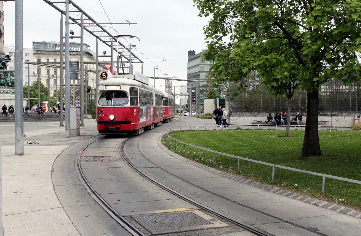Wien WL SL 5 (E1 4735) Praterstern am 1. Mai 2015.