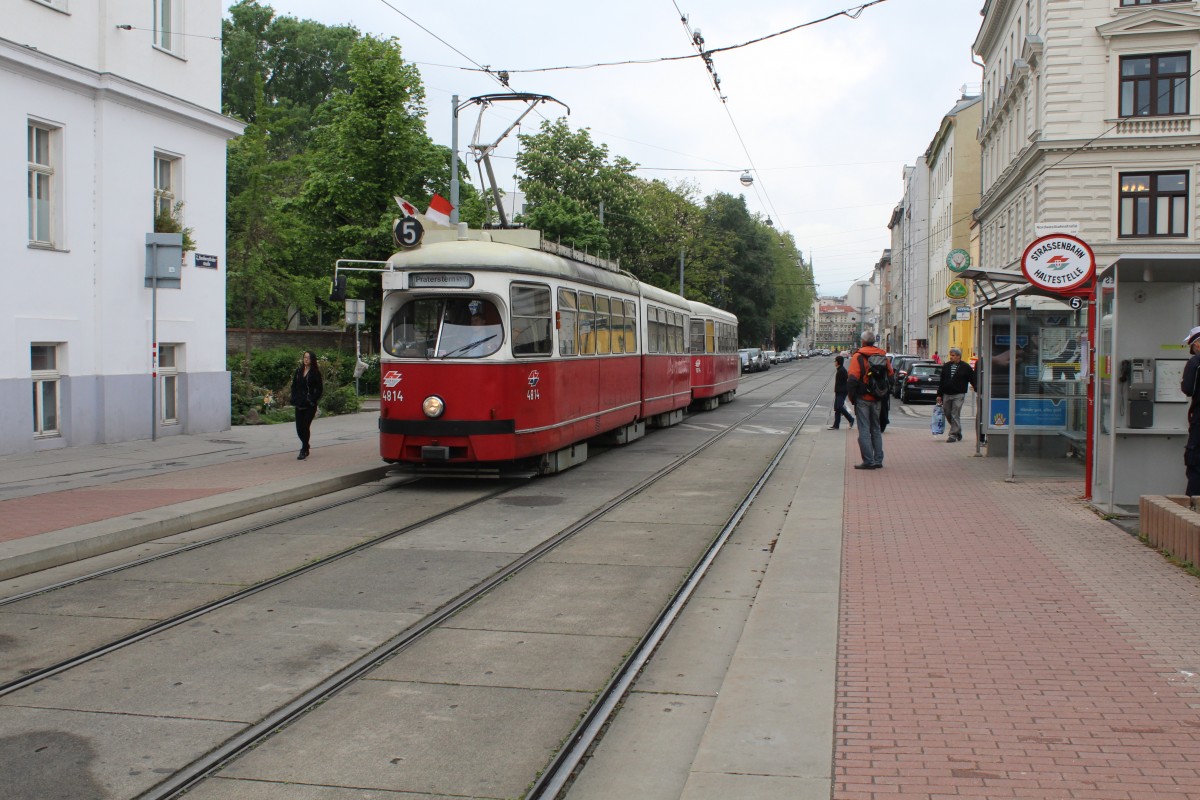 Wien WL SL 5 (E1 4814 + c4 1314) Rabbiner-Schneerson-Platz / Rauscherstrasse / Nordwestbahnstrasse (Hst. Nordwestbahnstrasse) am 2. Mai 2015. 