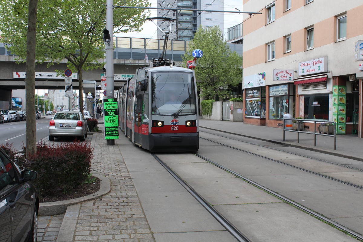 Wien WL SL 6 (B 620) Simmeringer Hauptstrasse am 1. Mai 2015.