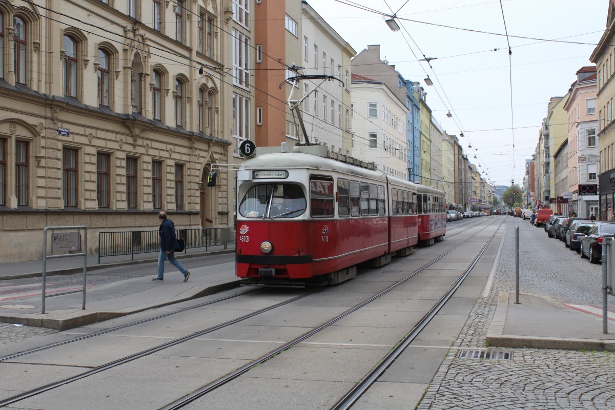 Wien WL SL 6 (E1 4513 + c3 1222) Quellenstrasse / Gellertplatz (Hst. Gellertplatz) am 30. April 2015.