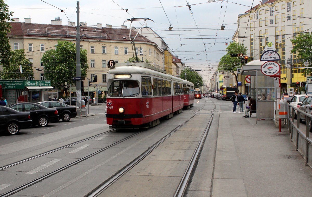 Wien WL SL 6 (E1 4528 + c4 1344) Quellenstrasse / Quellenplatz am 30. April 2015.