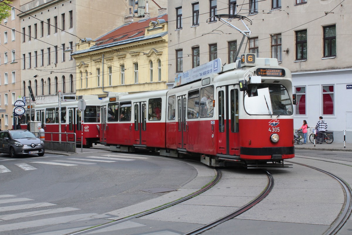 Wien WL SL 6 (E2 4305 + c5 1505) Absberggasse / Quellenstrasse am 30. April 2015.