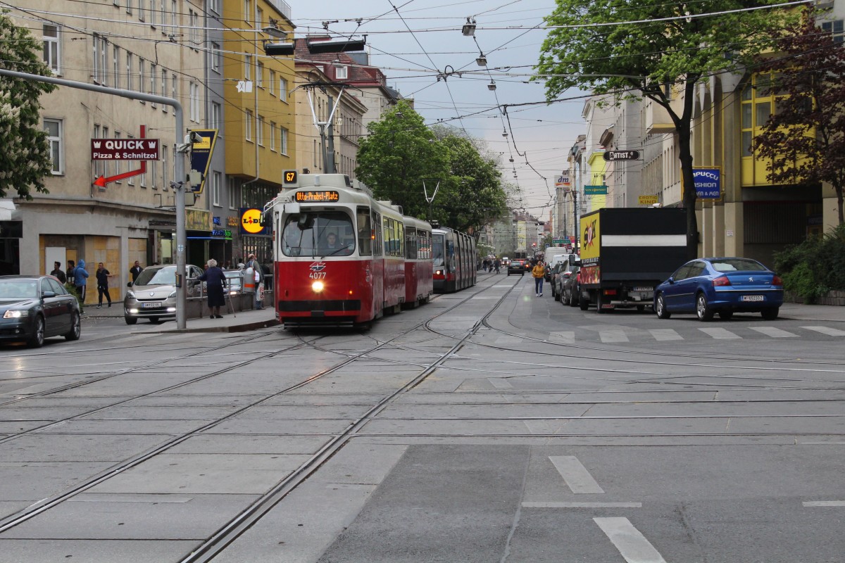 Wien WL SL 67 (E2 4077) Quellenplatz am 30. April 2015.