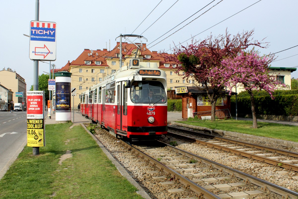 Wien WL SL 67 (E2 4079) Neilreichgasse / Raxstrasse am 30. April 2015.