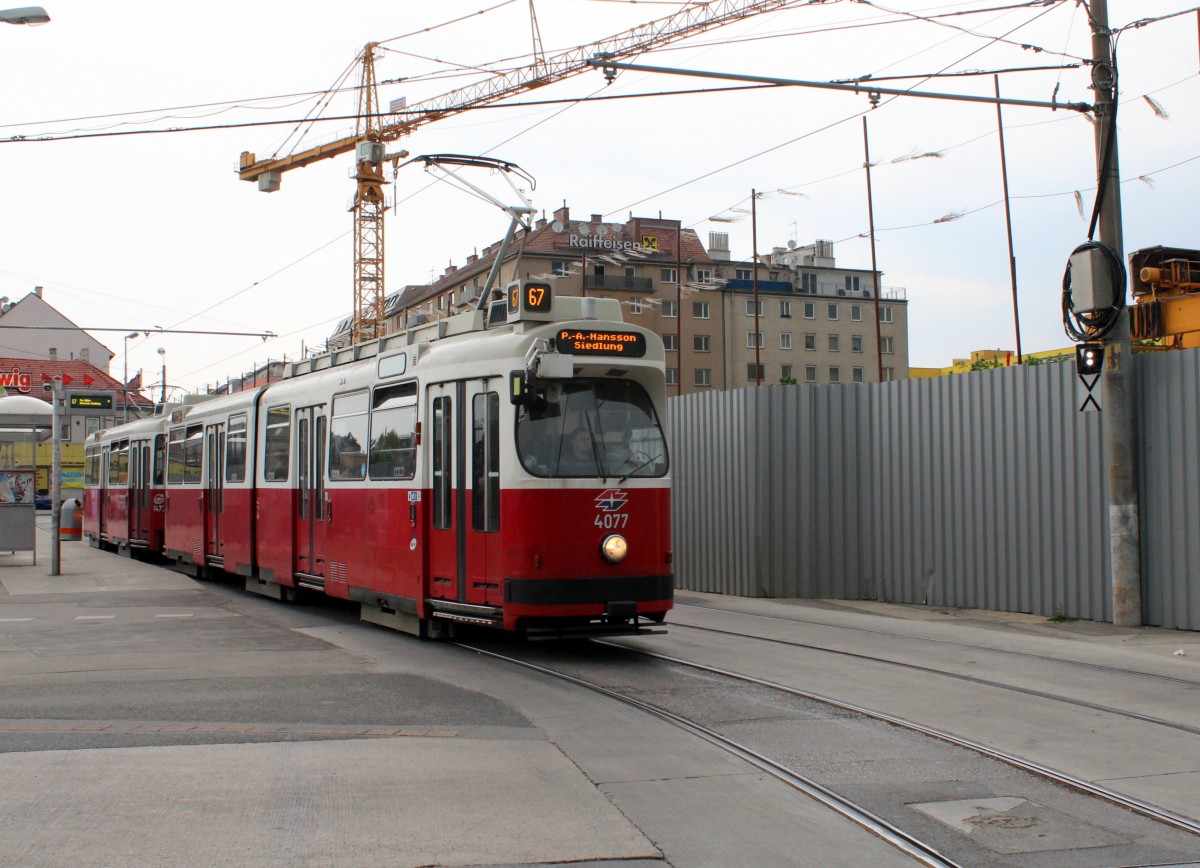 Wien WL SL 67 (E2 4077 + c5 1477) Altes Landgut am 30. April 2015.