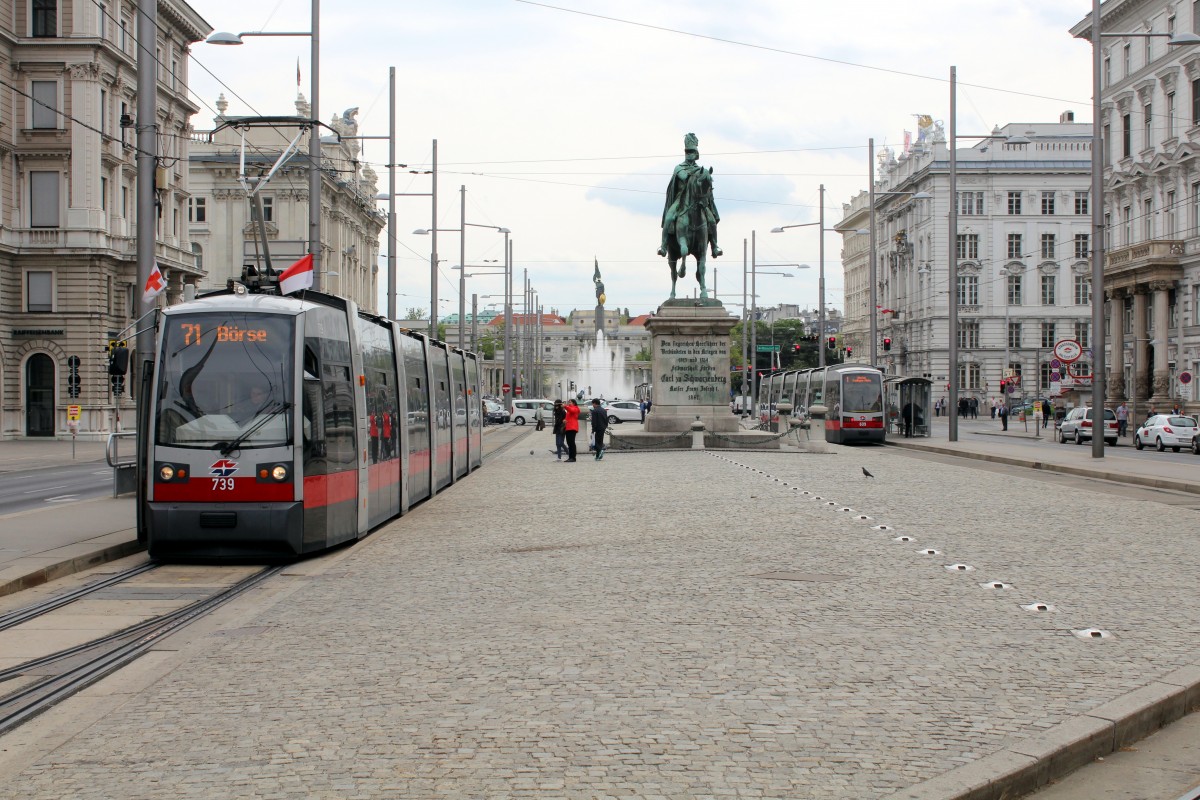 Wien WL SL 71 (B1 739) Schwarzenbergplatz am 1. Mai 2015.