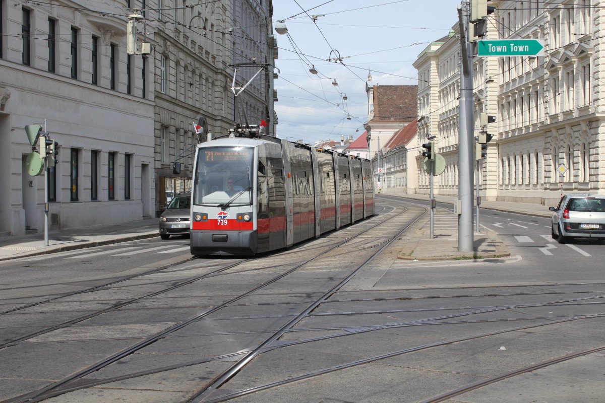 Wien WL SL 71 (B1 739) Rennweg / Landstrasser Hauptstrasse am 1. Mai 2015.