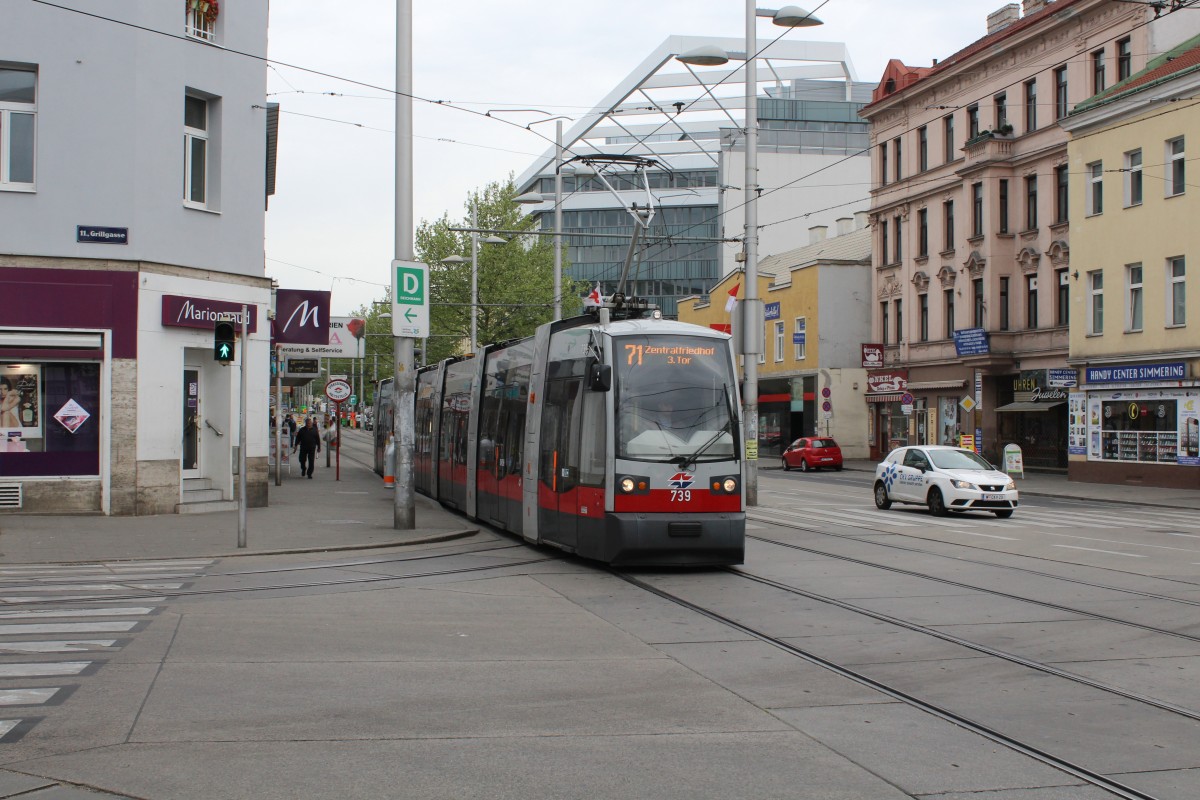 Wien WL SL 71 (B1 739) Simmeringer Hauptstrasse / Grillgasse am 1. Mai 2015.
