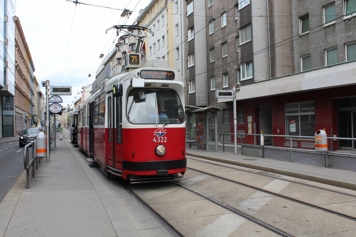 Wien WL SL 71 (E2 4322 + c5 1494) Rennweg (Hst. Kleistgasse) am 1. Mai 2015.