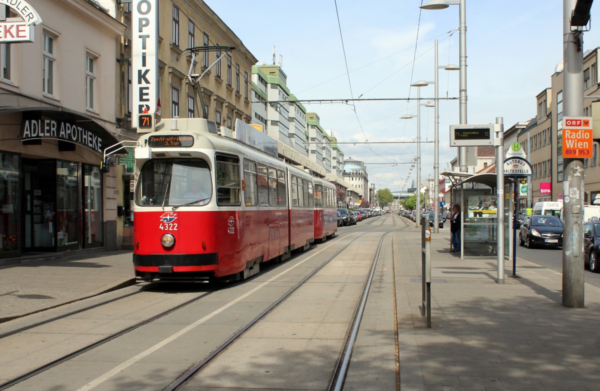 Wien WL SL 71 (E2 4322 + c5 1494) Simmeringer Hauptstrasse (Hst. Zippererstrasse) am 1. Mai 2015.