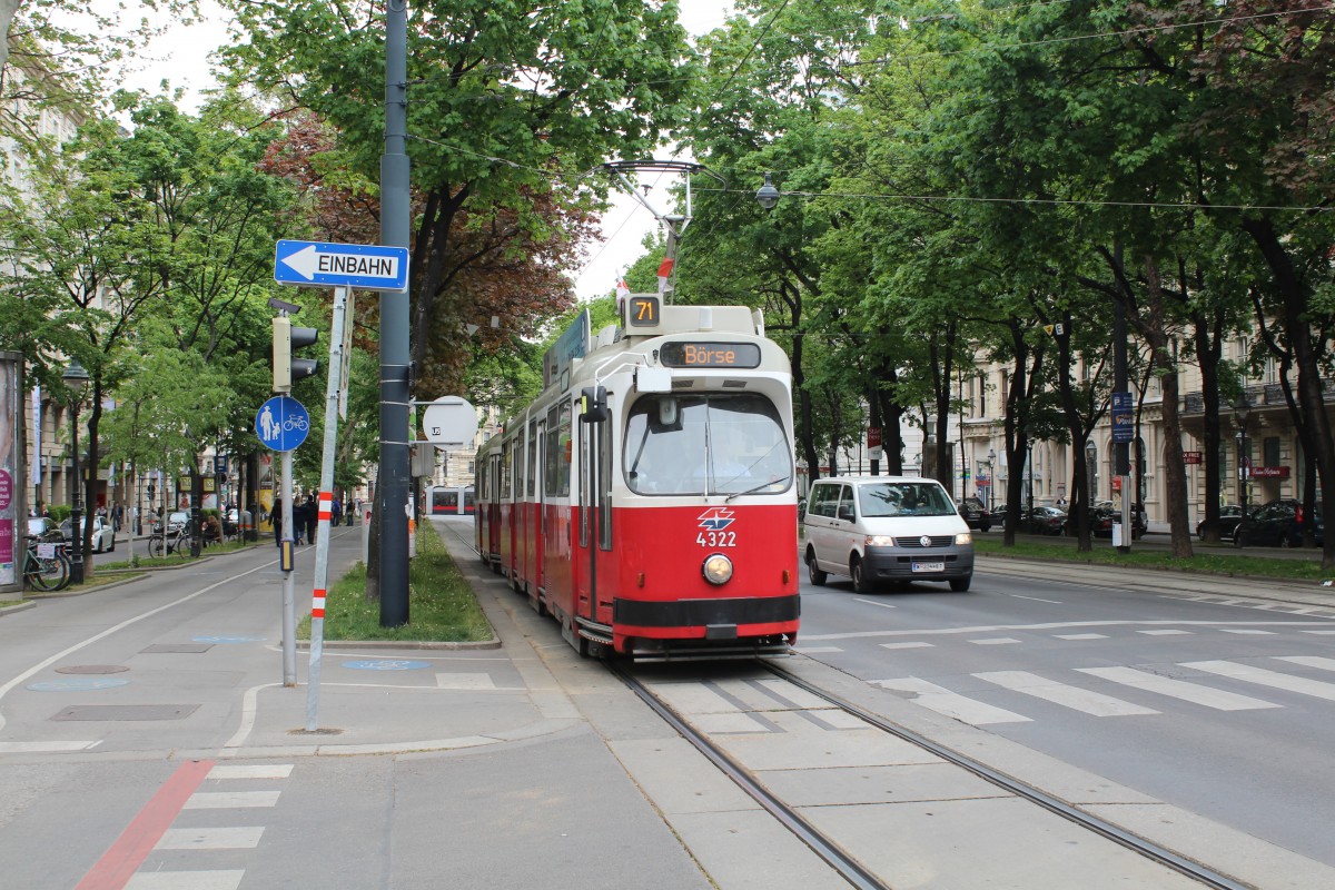 Wien WL SL 71 (E2 4322 + c5 1494) Kärntner Ring am 1. Mai 2015.
