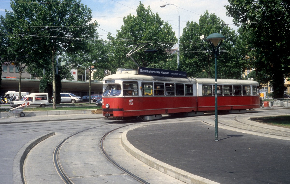 Wien WL SL 9 (E1 4725) Westbahnhof im Juli 2005.