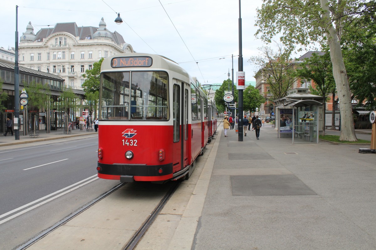 Wien WL SL D (c5 1432 + E2 4032) Parkring (Hst. Stubentor) am 1. Mai 2015.